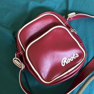 Roots crossbody bag. Women or teenagers